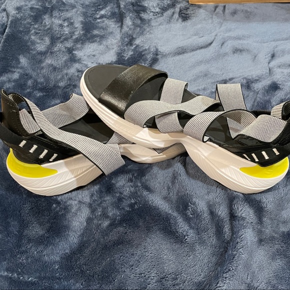 Sorel Black and Gray Women's Sandals - Picture 1 of 3